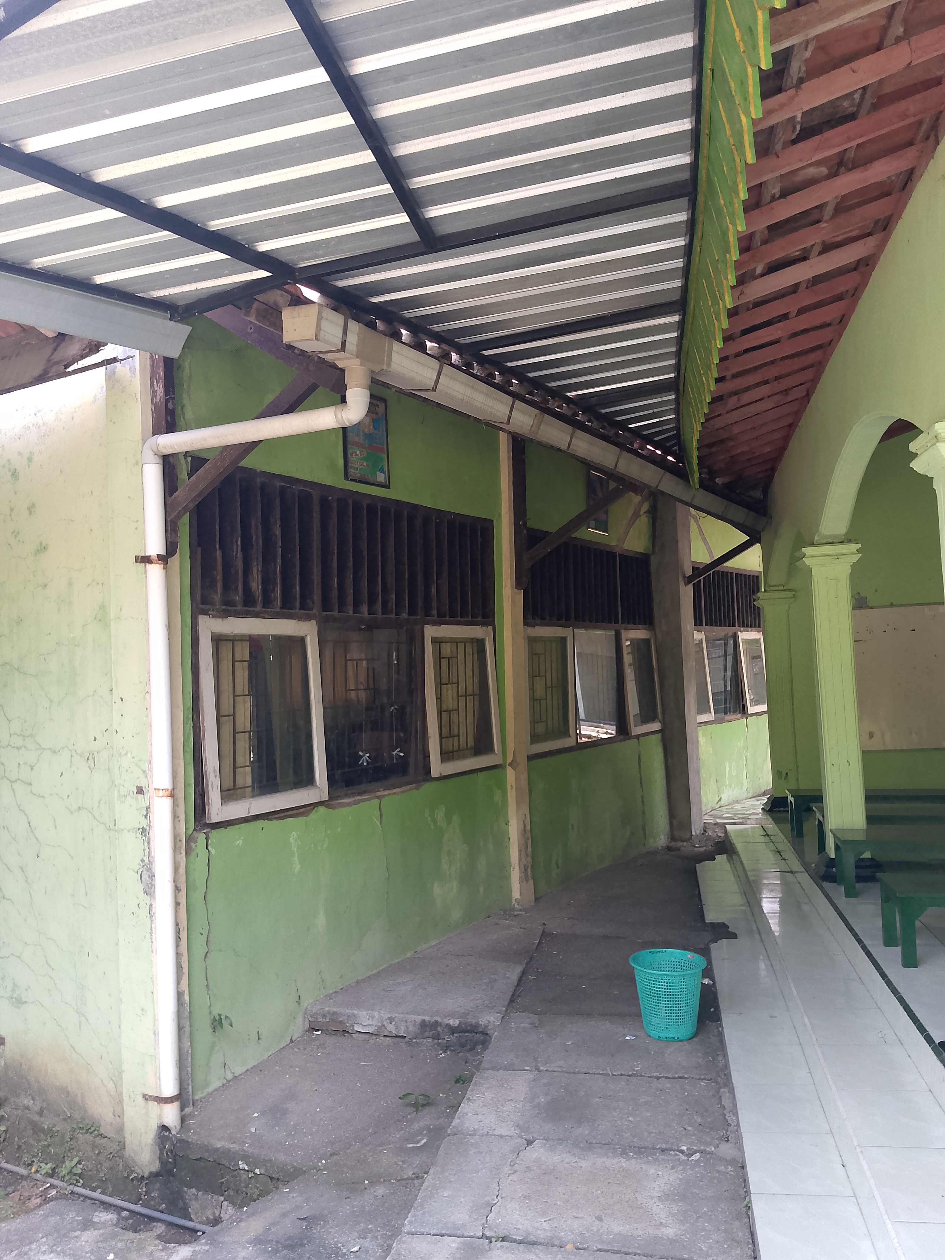 Tampak Belakang
