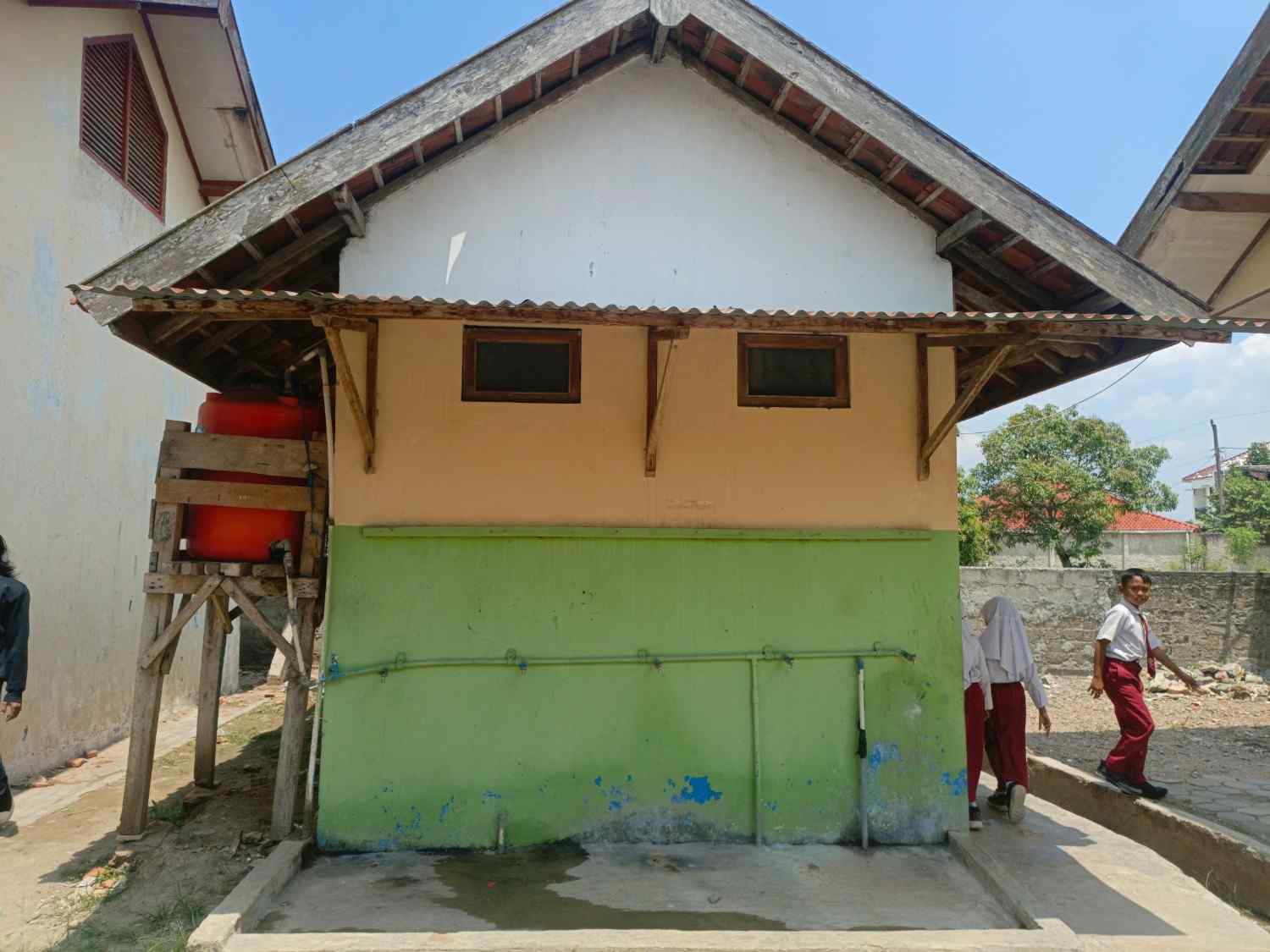 Tampak Belakang