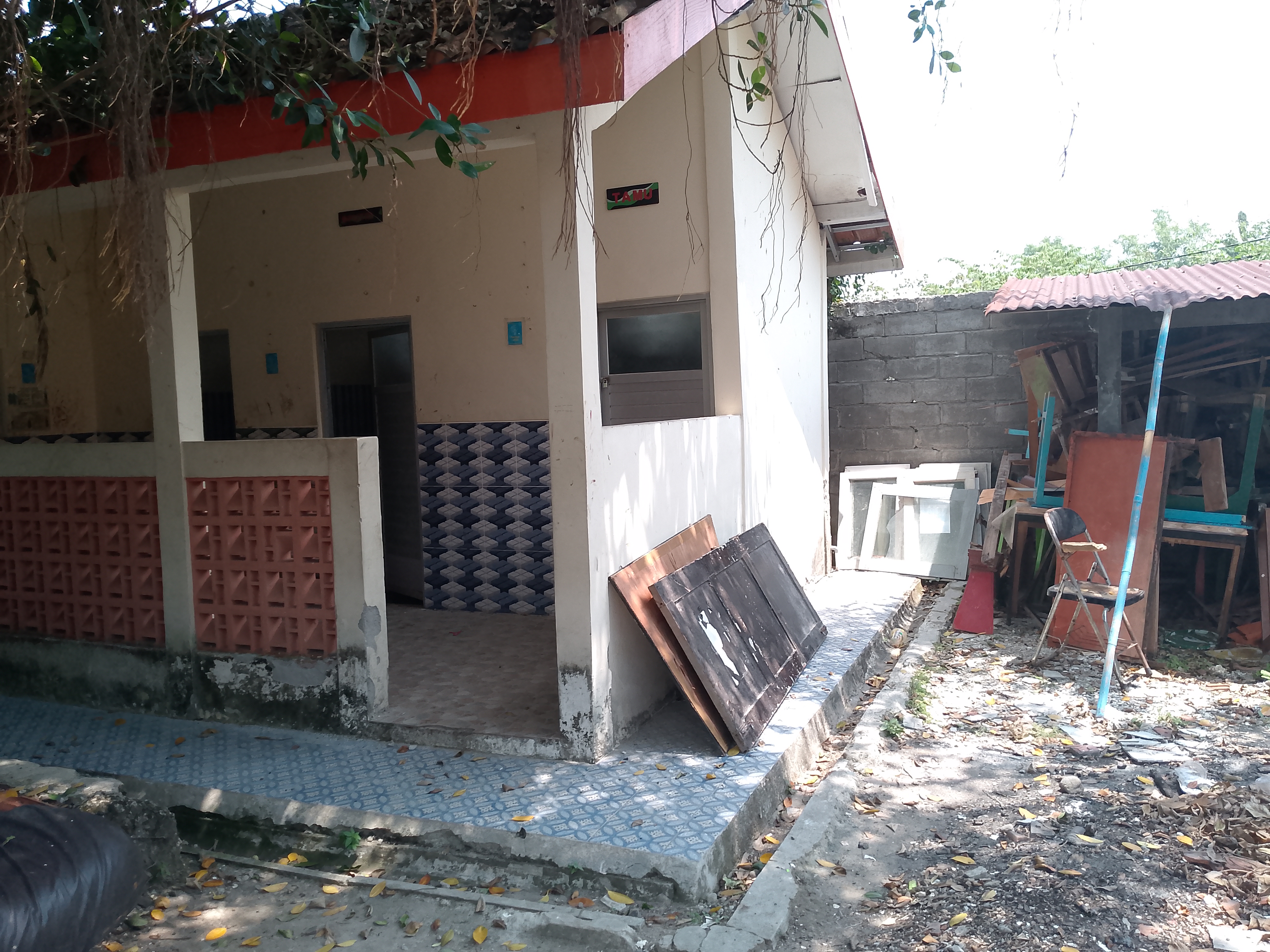 Tampak Samping 1